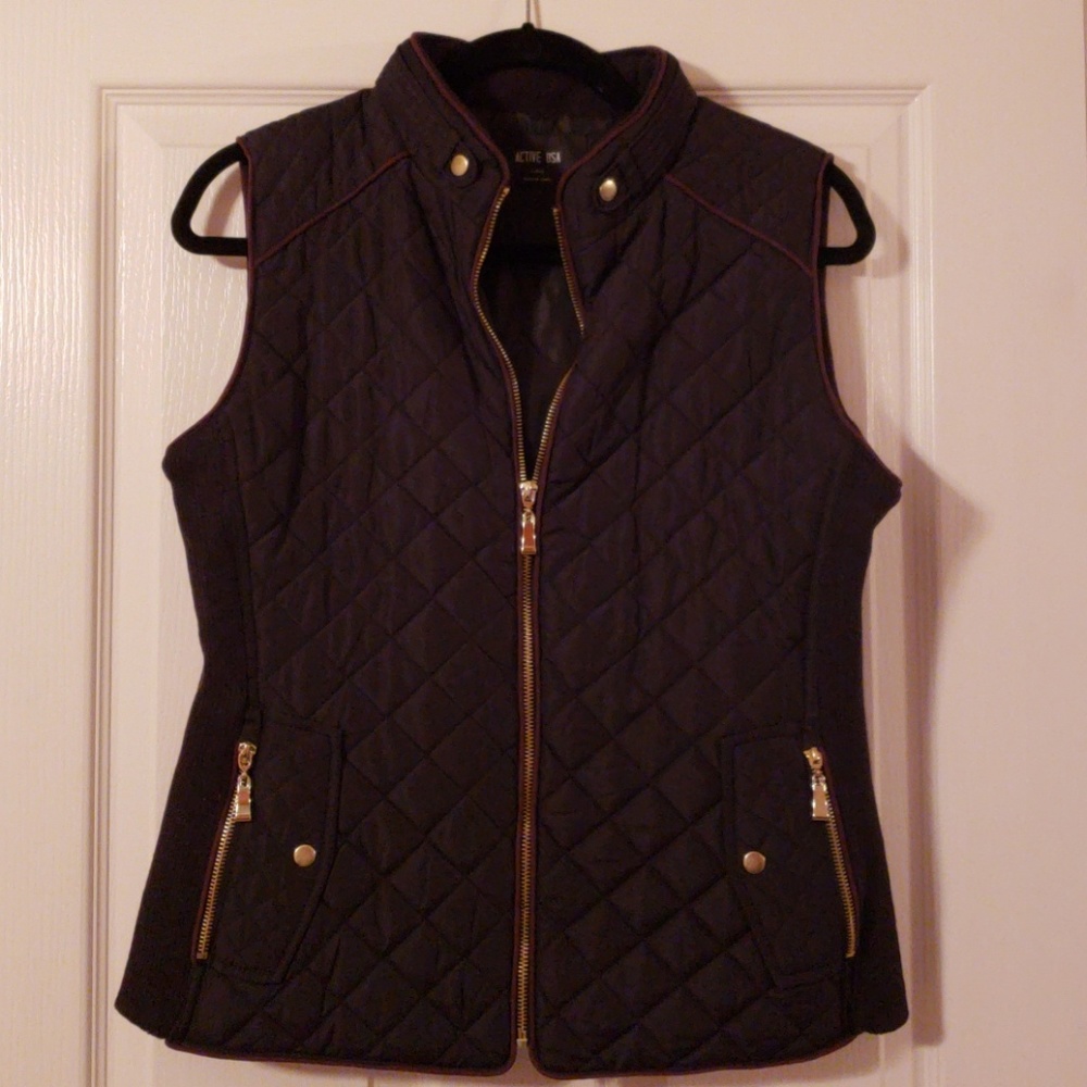 Active USA Vest with pockets.
